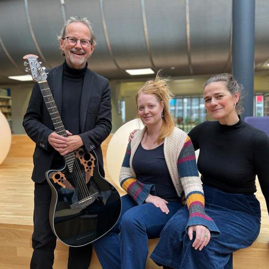 Peter, Marie og Signe i pyramiden på Hovedbiblioteket