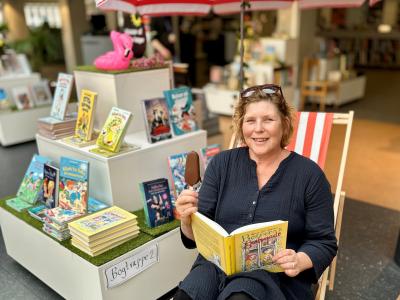 Sanne med is i biblioteket
