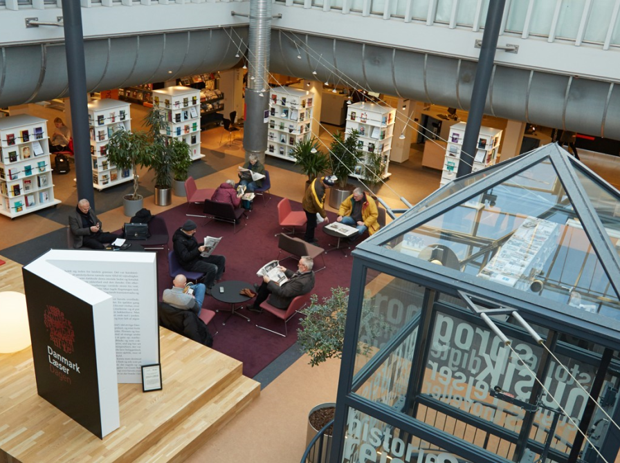 Billede af Randers Bibliotek indefra