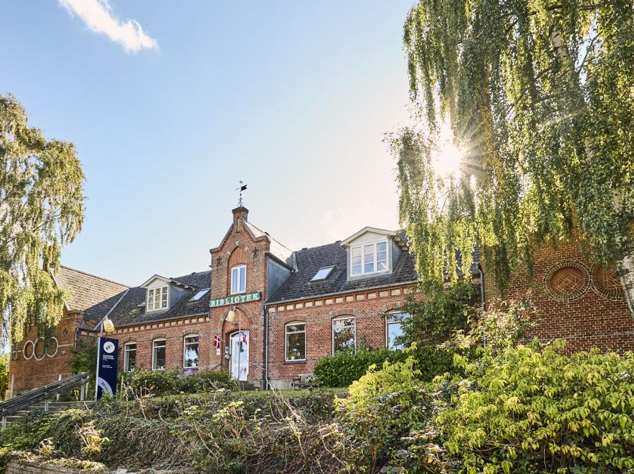 Kristrup Bibliotek set udefra